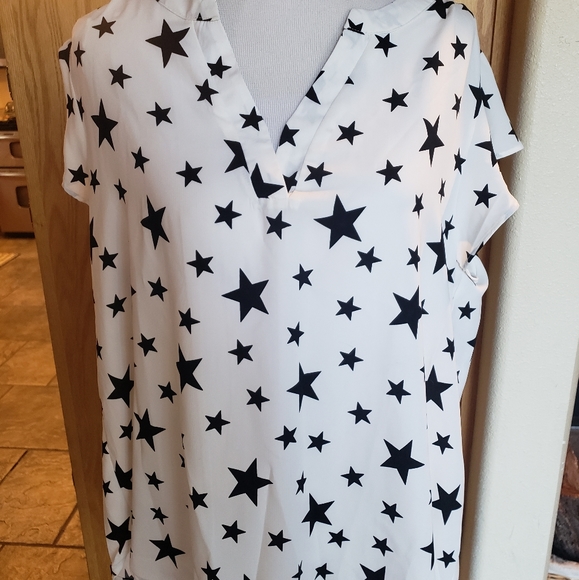 Star Print Top ✨ NWT - Picture 3 of 3